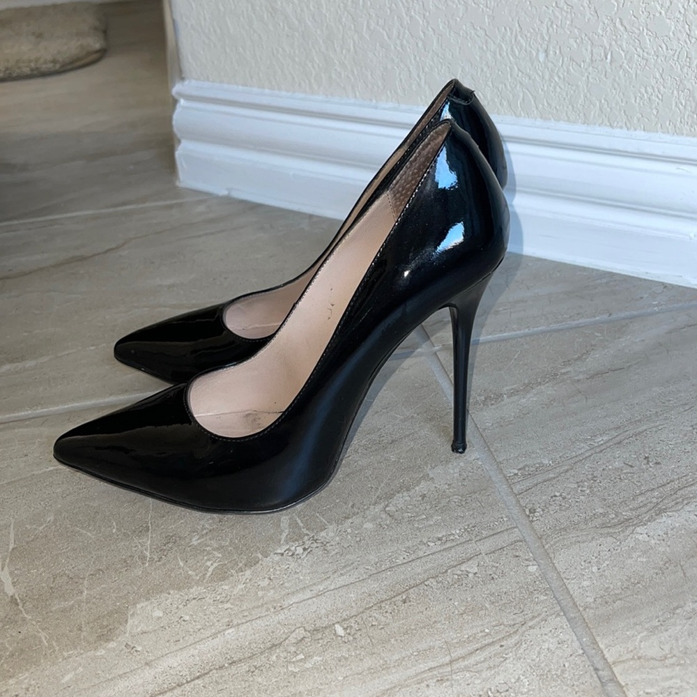 Black patent leather stilettos/ pumps